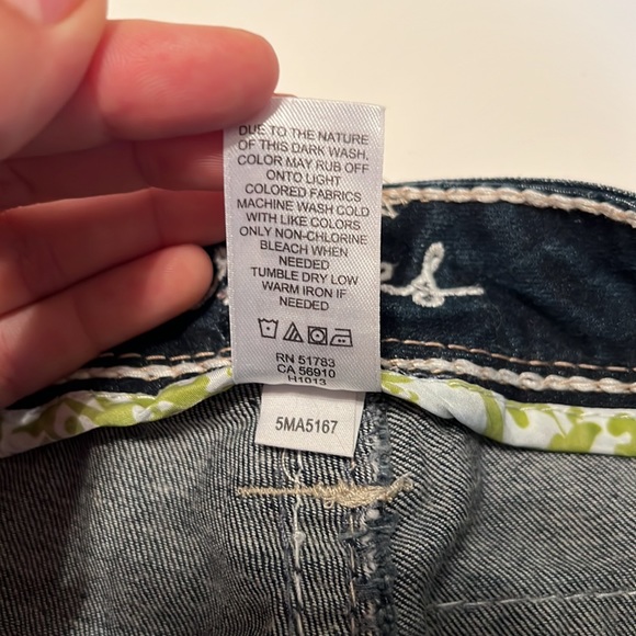 Maurice’s Dark-wash Denim Bermuda Shorts Size 1/2 - Picture 4 of 4